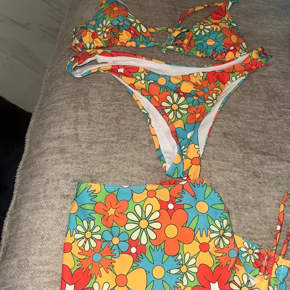 Women’s Swim 3 piece Set - never worn